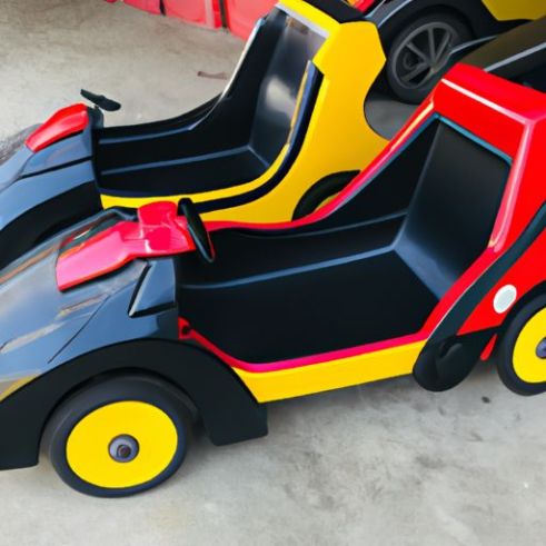 Verkoopstijl Ontwerp Vierwielige zelfrijdende elektrische botsauto's voor kinderen Afstandsbediening Kinderwagen Schommel Elektrische auto Fabriek Directe verkoop Hot