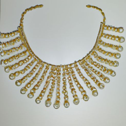 Couche de perles chaîne d'oreille perles corps à accessoire de cheveux bijoux traditionnels vêtements de mariage pour femmes Aheli indien Bahubali Chandbali Style Triple