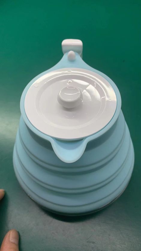 Personnalisation de la bouilloire à eau chaude en silicone sur demande entreprise abordable, bouilloire électrique de voyage vendeur chinois